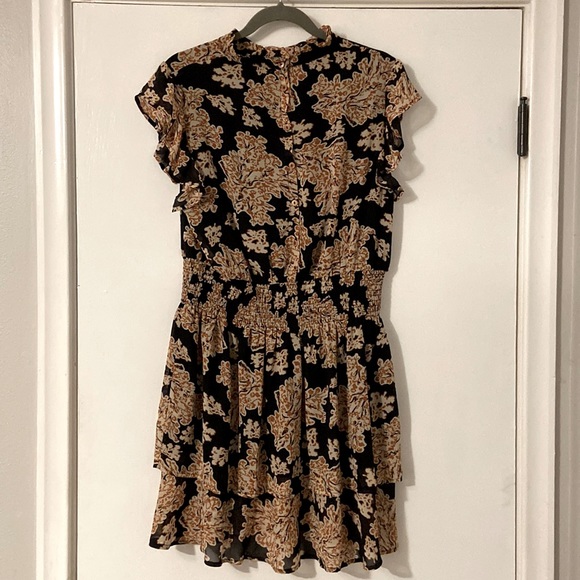 THML Black and Cream Floral Dress - Picture 4 of 11